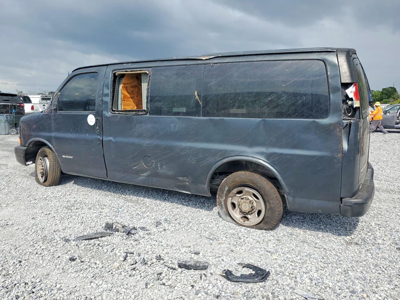 2005 Chevrolet Express G2500 - Фото 2
