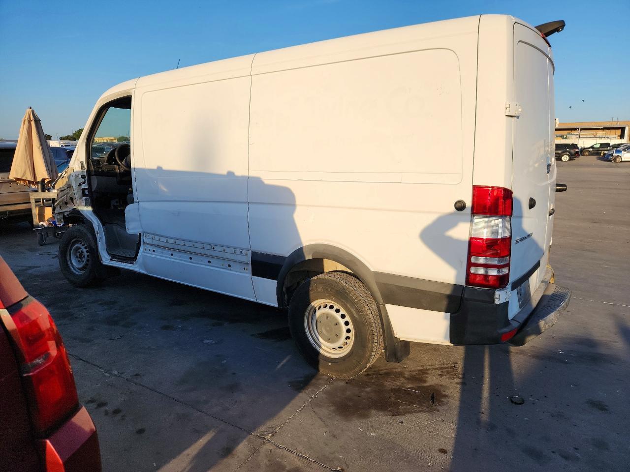 2018 Freightliner Sprinter 2500 Delivery Van - Фото 2