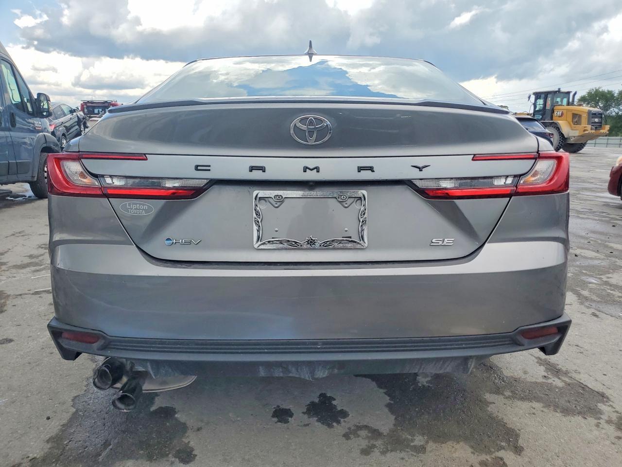 2025 Toyota Camry Se - Image 6