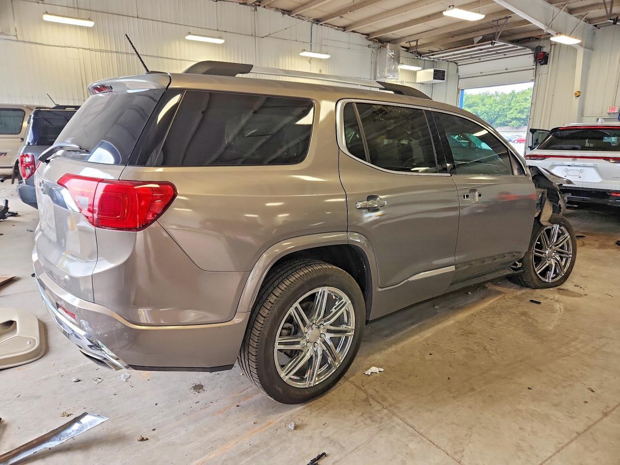 2019 GMC Acadia Denali - Фото 3