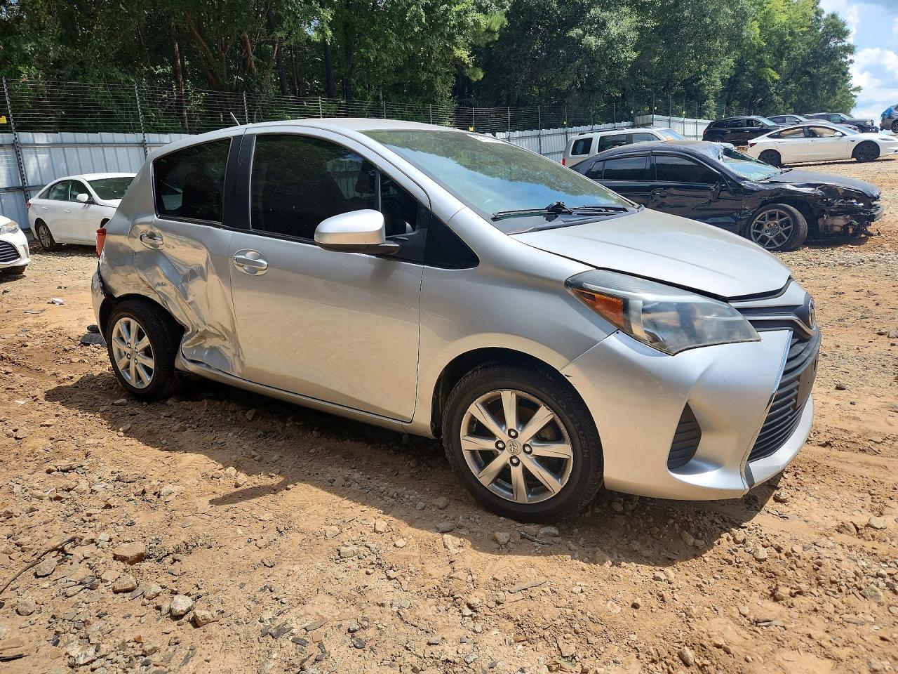 2015 Toyota Yaris 5-Door Le - Фото 4