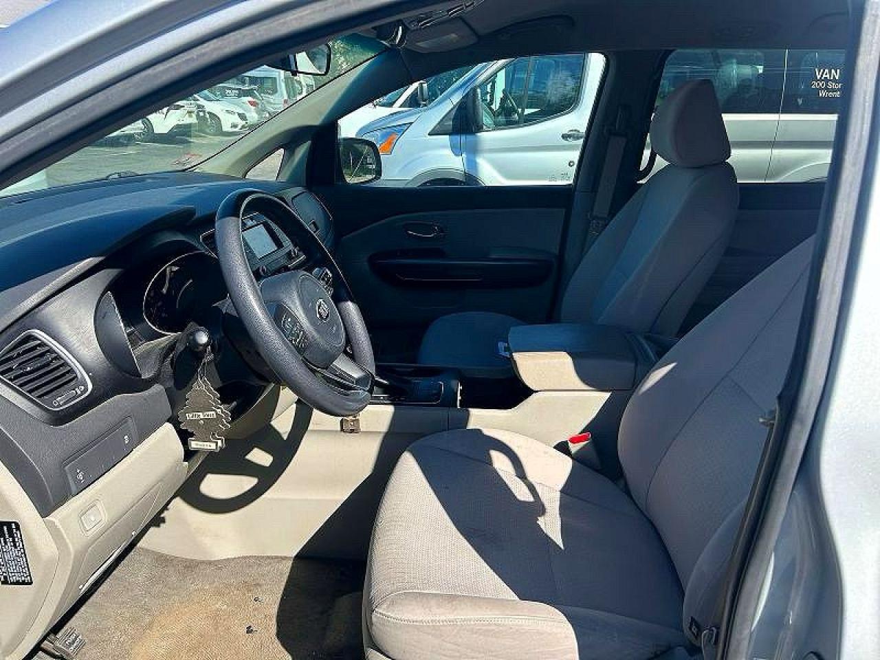 2017 Kia Sedona L - Image 5