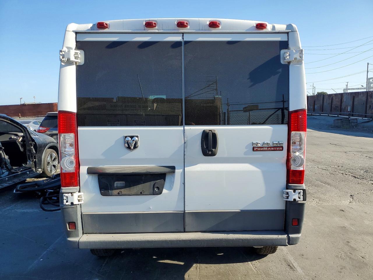 2017 Ram Promaster 1500 Delivery Van - Фото 6