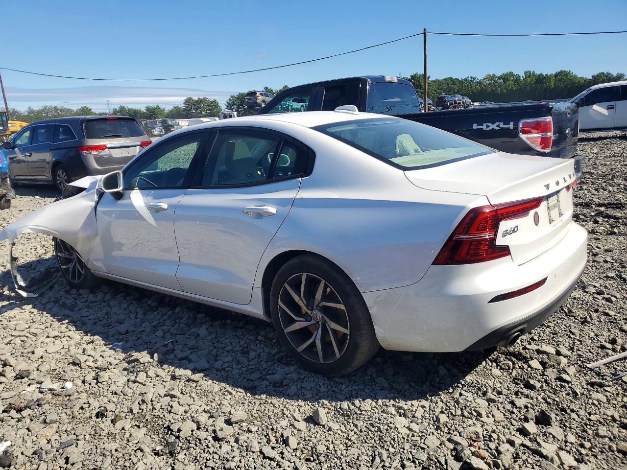 2020 Volvo S60 T6 Momentum - Image 2