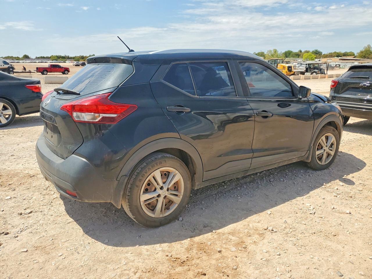 2018 Nissan Kicks S - Image 3