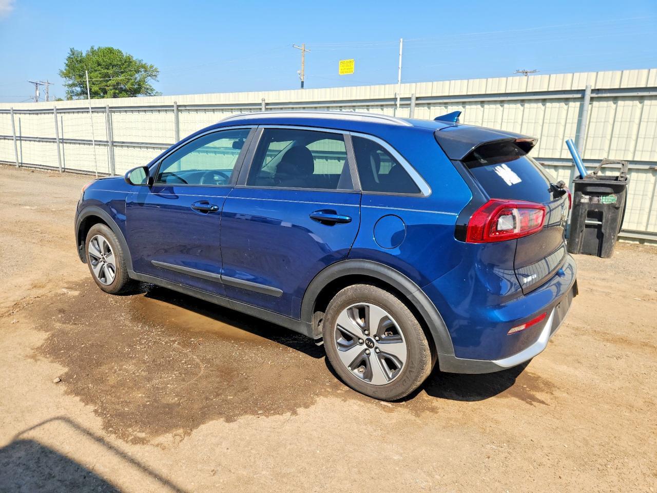 2018 Kia Niro Lx - Image 2