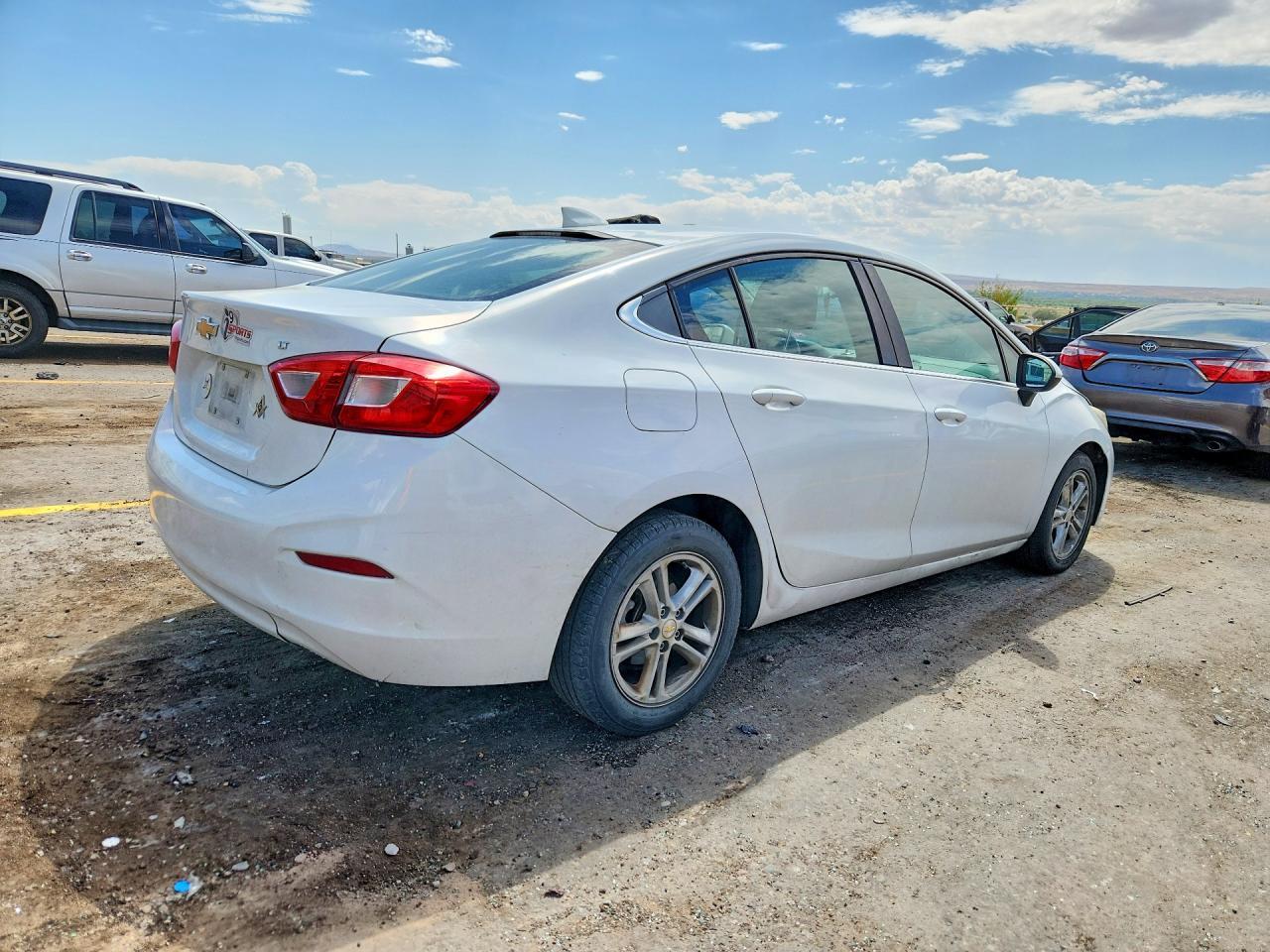 2018 Chevrolet Cruze Lt - Image 3