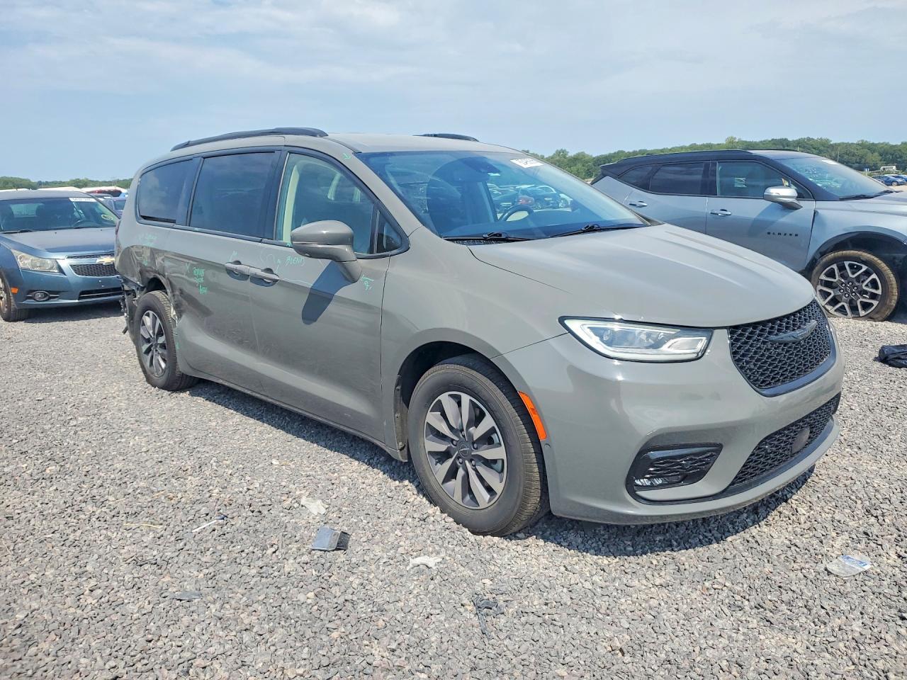 2022 Chrysler Pacifica Hybrid Touring L - Фото 4