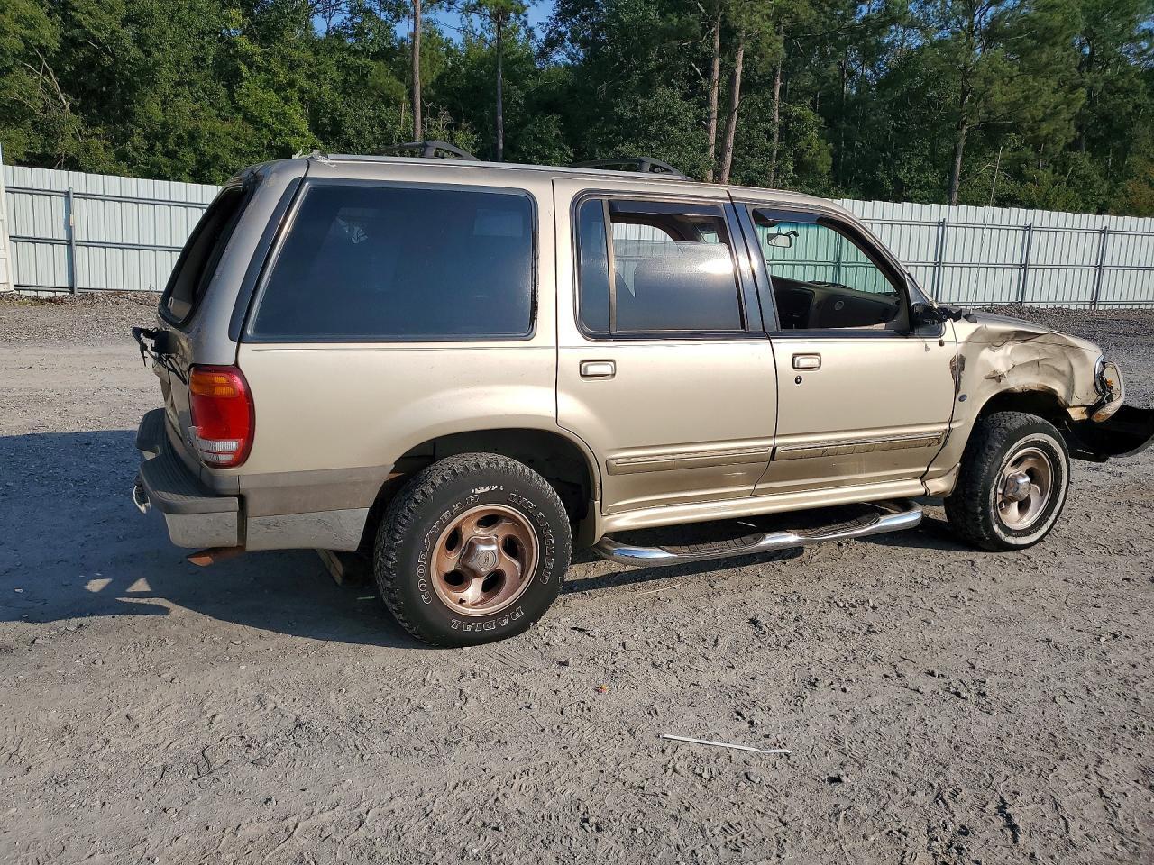 2000 Ford Explorer Xlt - Image 3