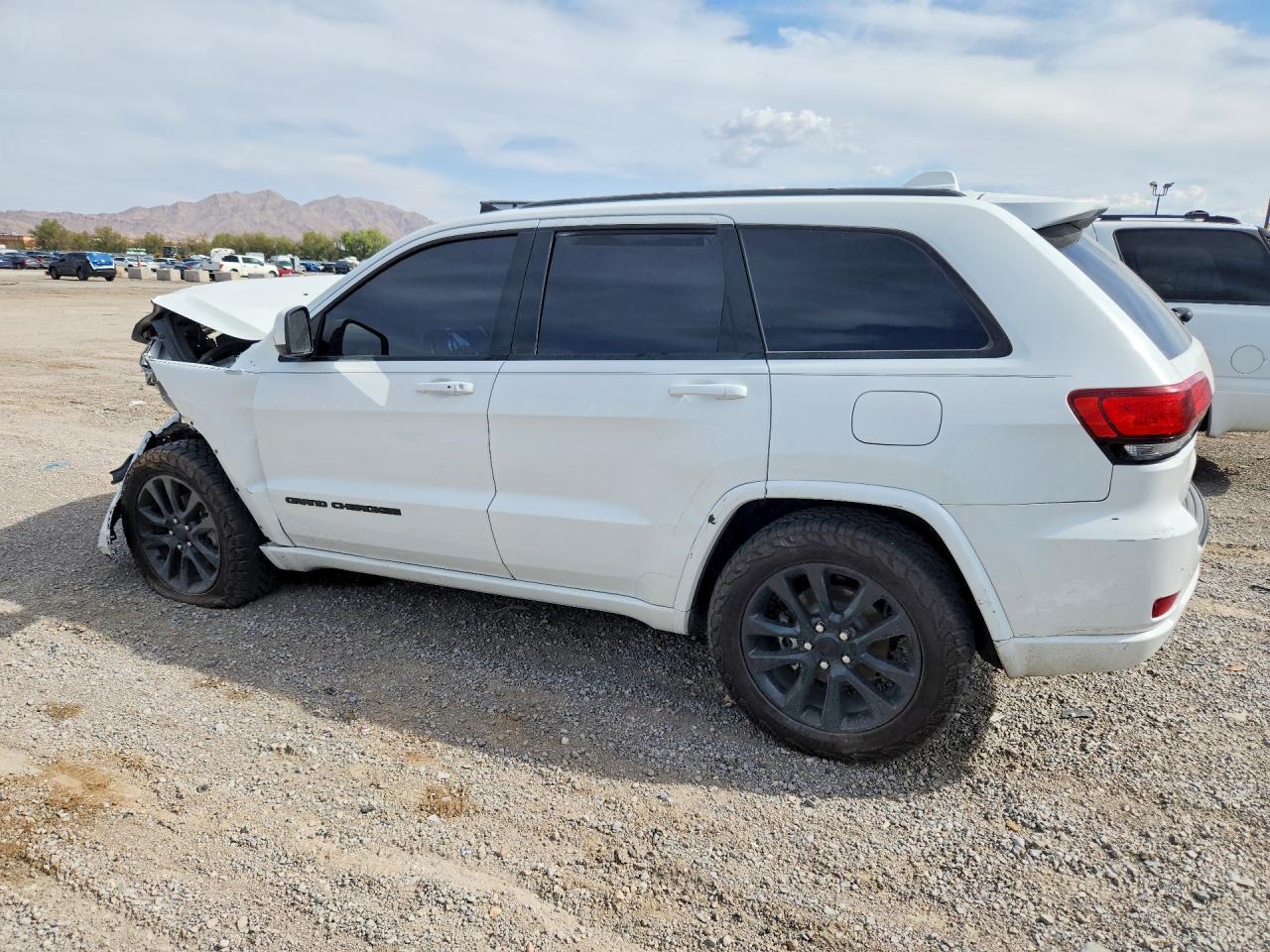 2017 Jeep Grand Cherokee Laredo - Image 2
