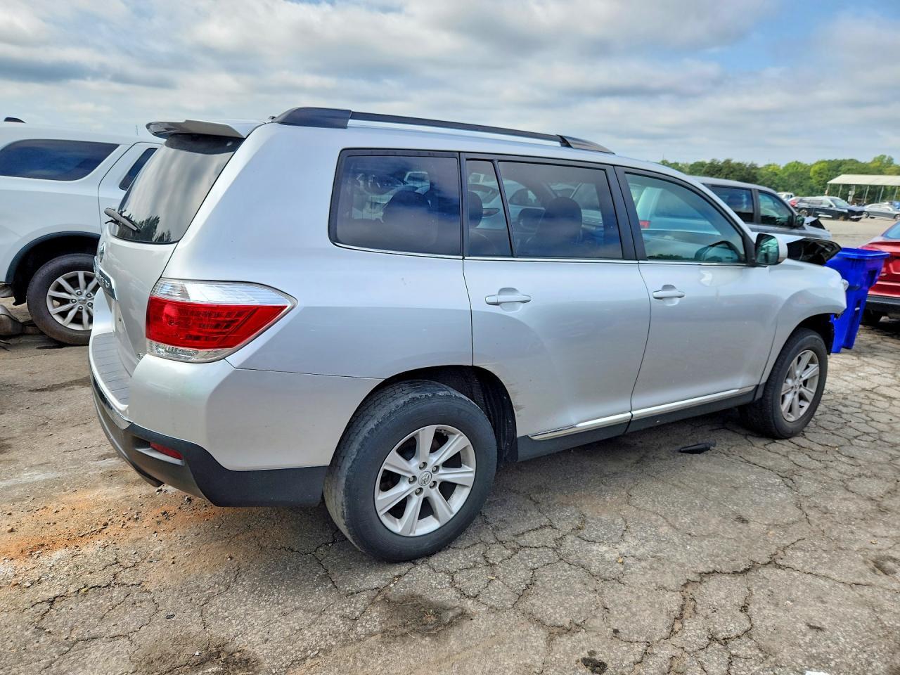 2013 Toyota Highlander Se - Image 3