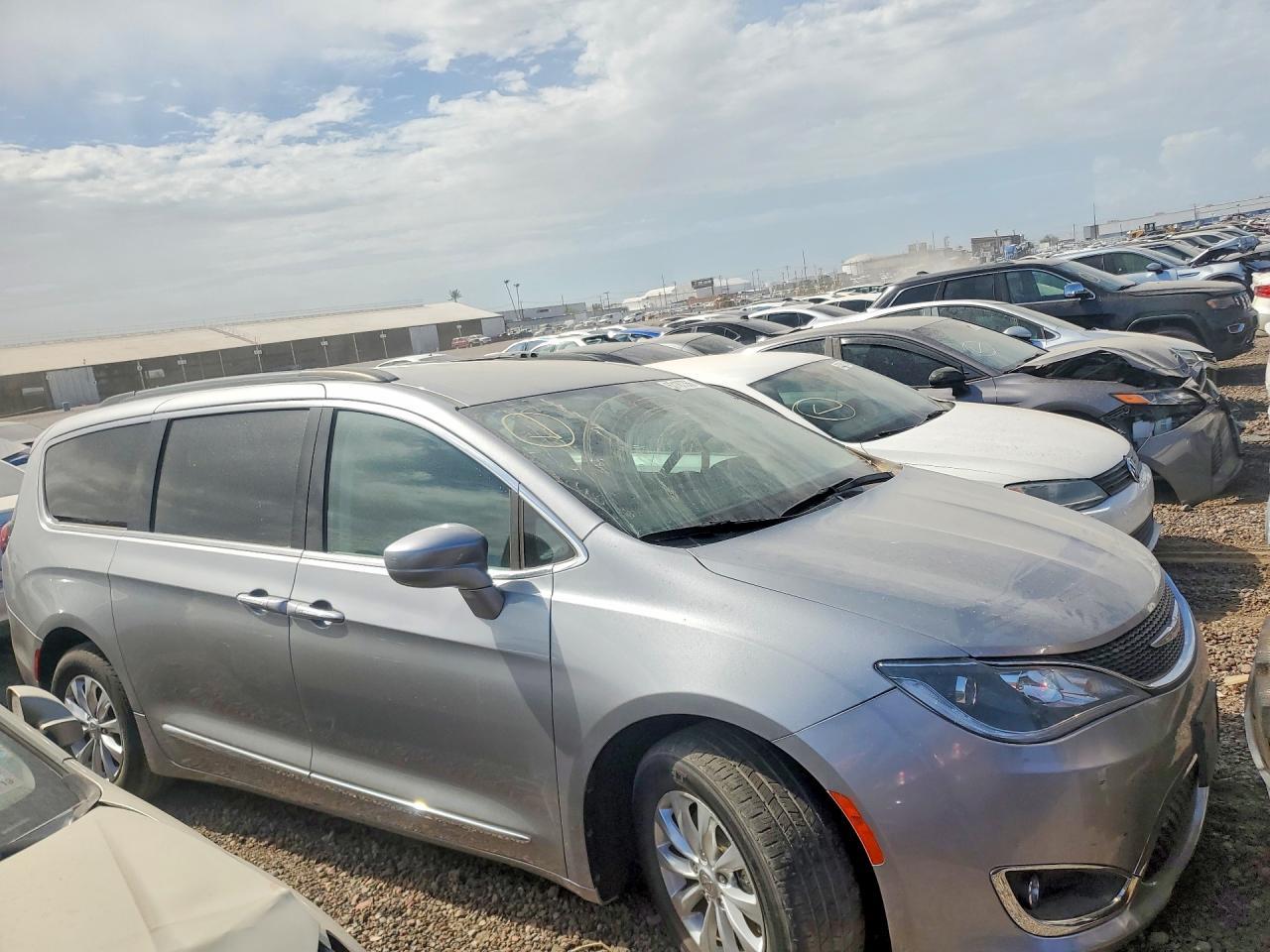 2017 Chrysler Pacifica Touring L - Image 4