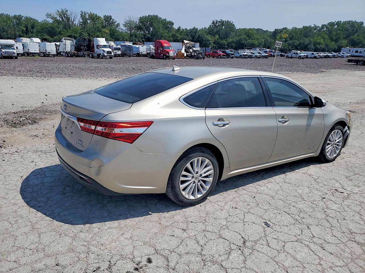 2013 Toyota Avalon Hybrid Limited - Image 3