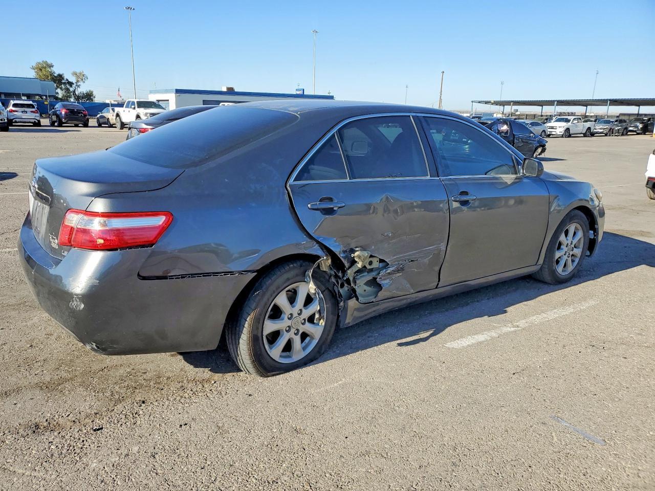 2009 Toyota Camry Le - Image 3