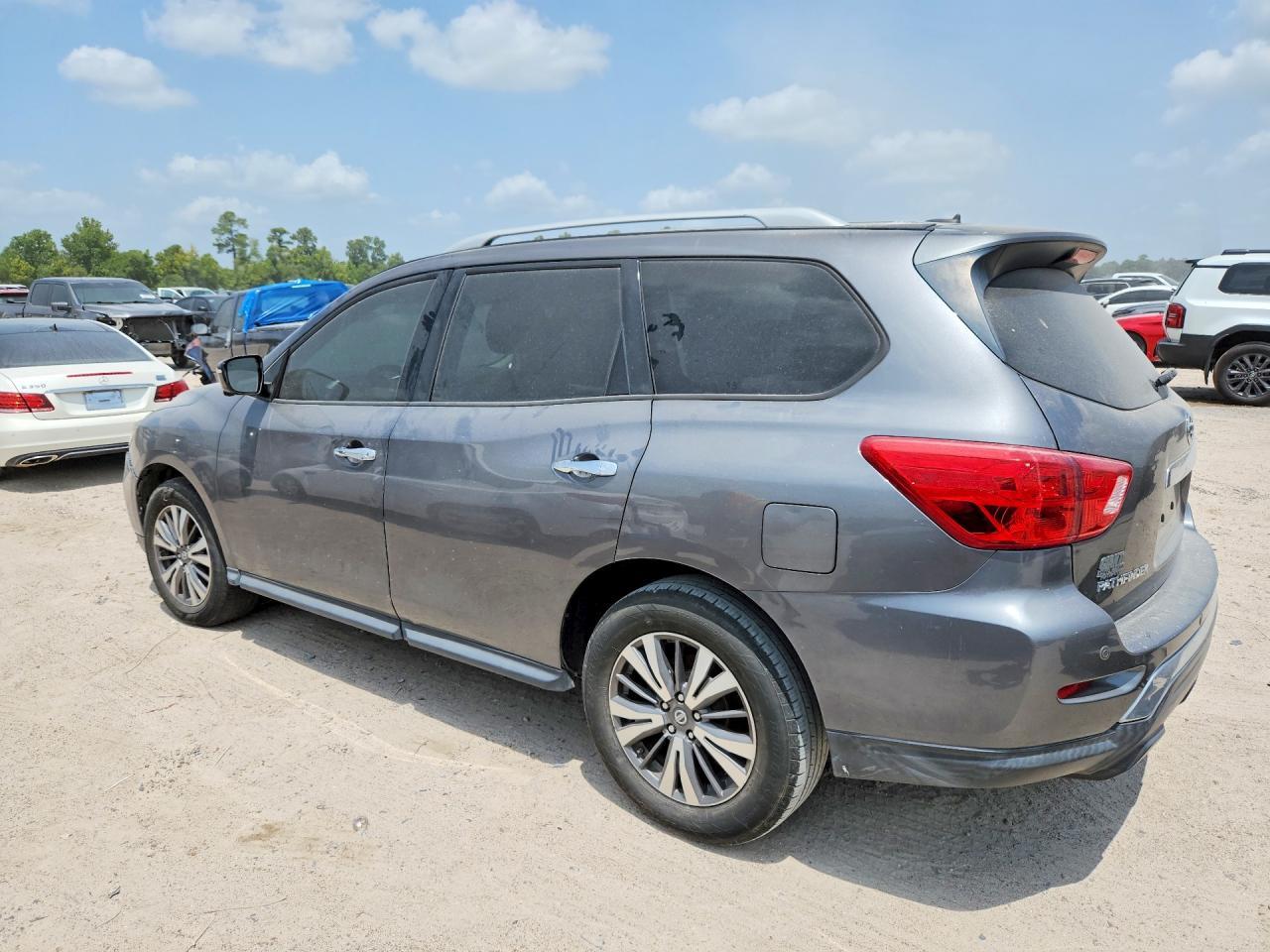 2017 Nissan Pathfinder Sl - Image 2