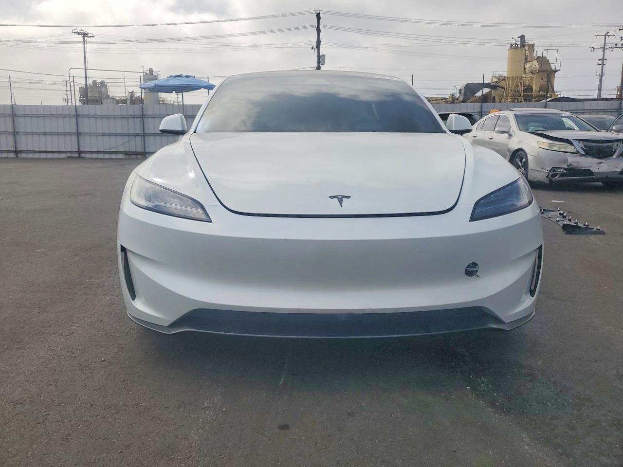 2026 Tesla Model 3 - Фото 5