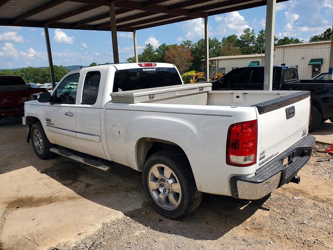 2011 GMC Sierra C1500 Sle - Image 2