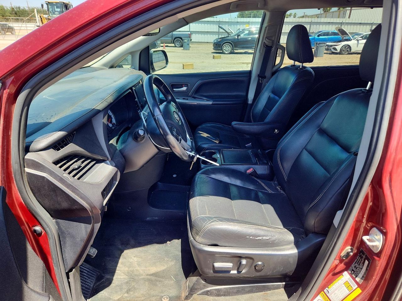 2017 Toyota Sienna Se - Фото 7