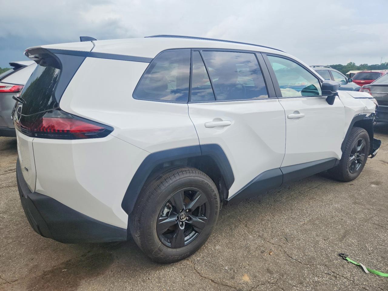 2026 Toyota Rav4 Le - Фото 3