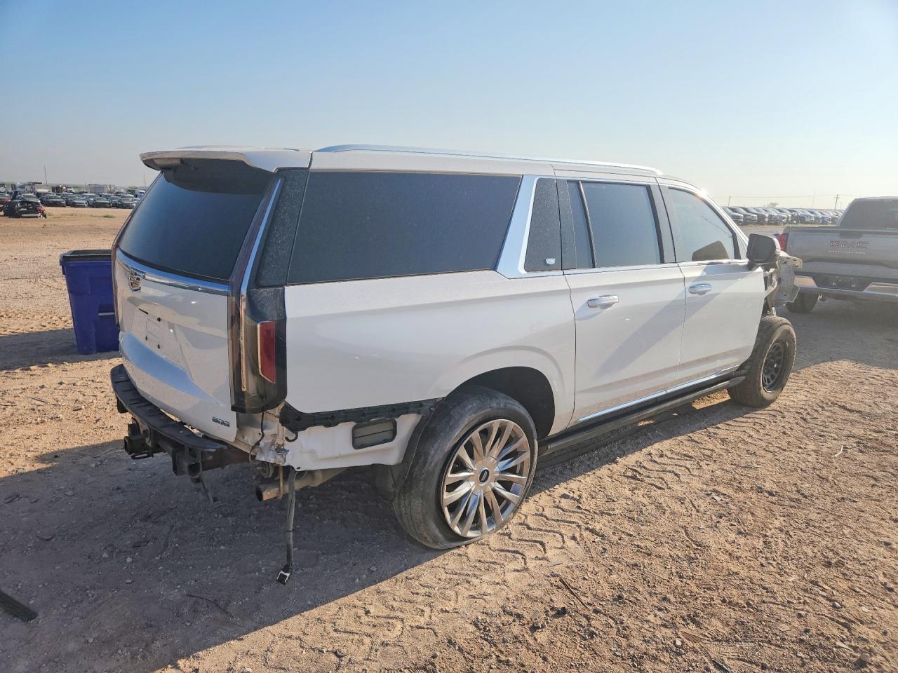2022 Cadillac Escalade Esv Premium Luxury - Image 3