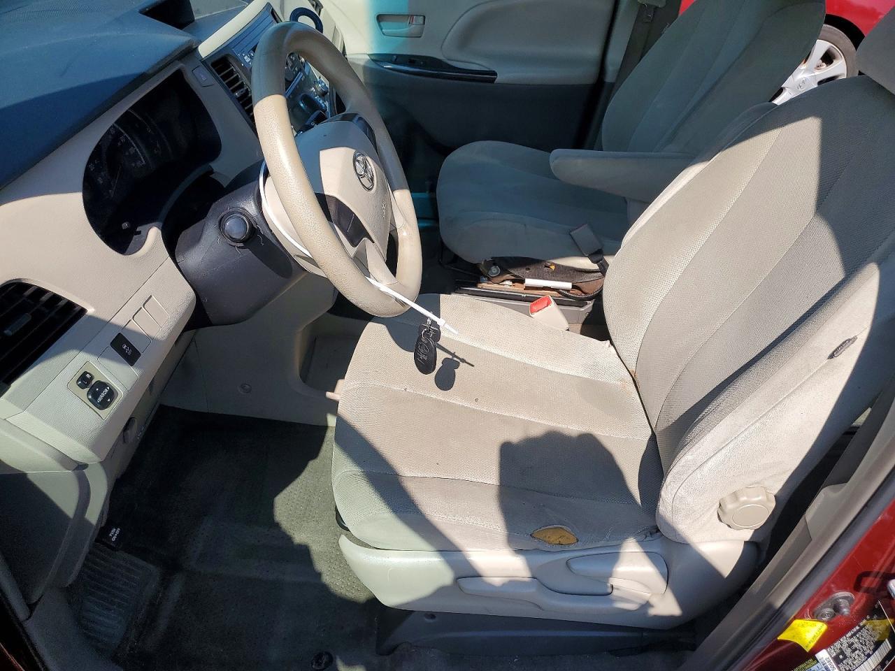 2013 Toyota Sienna L 7-Passenger - Image 7