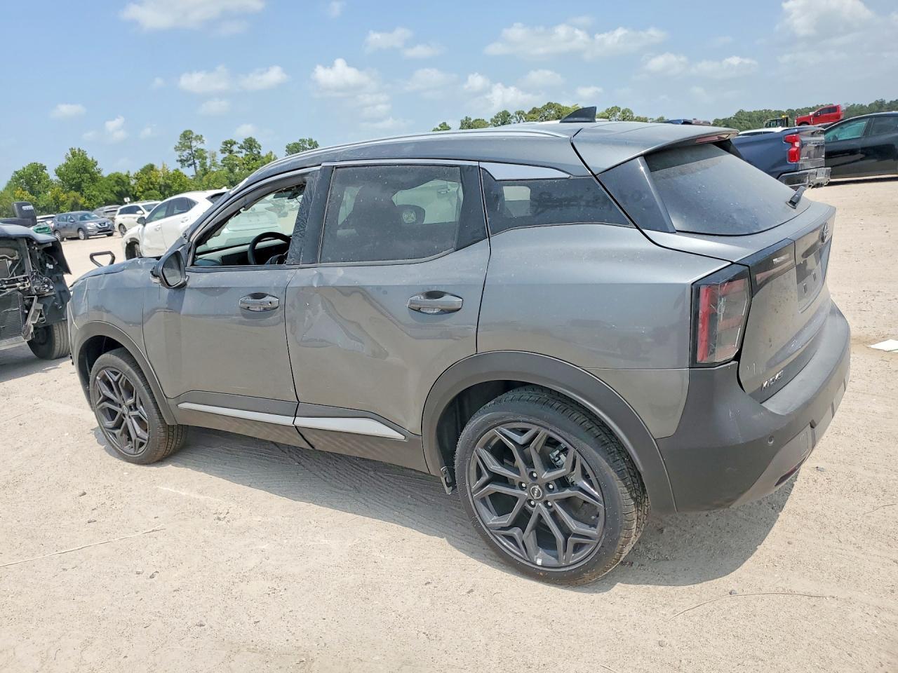 2026 Nissan Kicks Sr - Image 2
