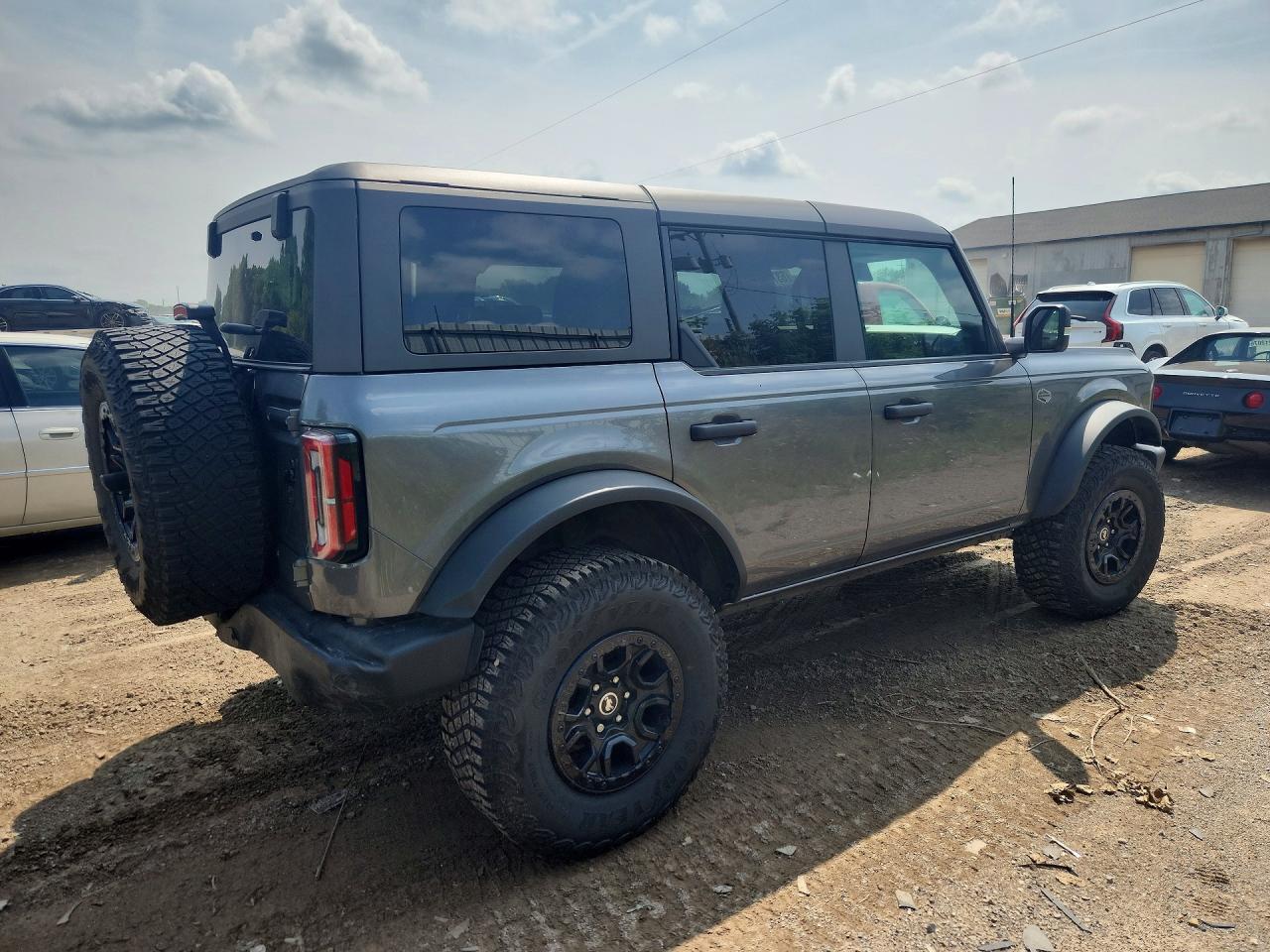 2022 Ford Bronco Base - Image 3