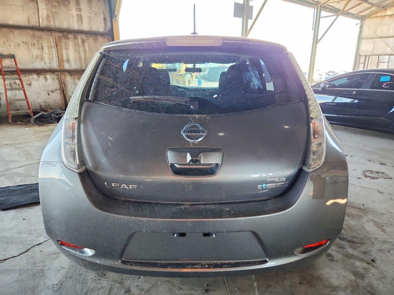 2015 Nissan Leaf S - Фото 6