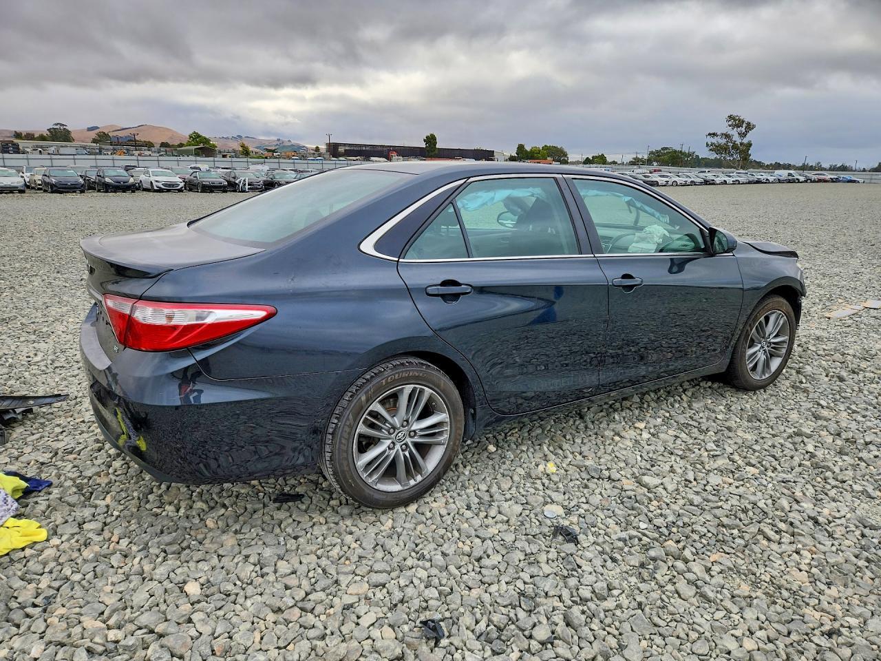 2015 Toyota Camry Se - Image 3