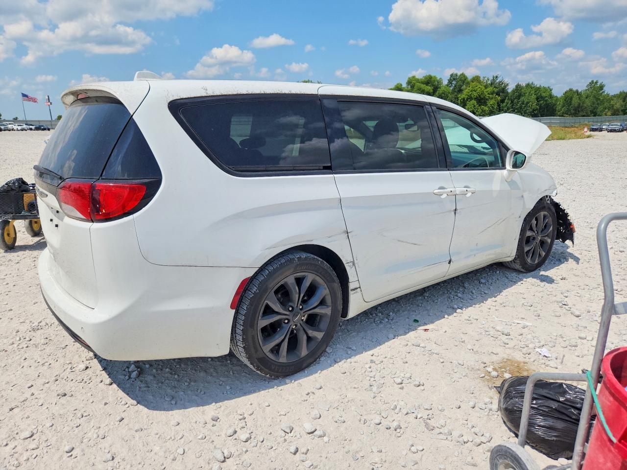2018 Chrysler Pacifica Touring Plus - Image 3