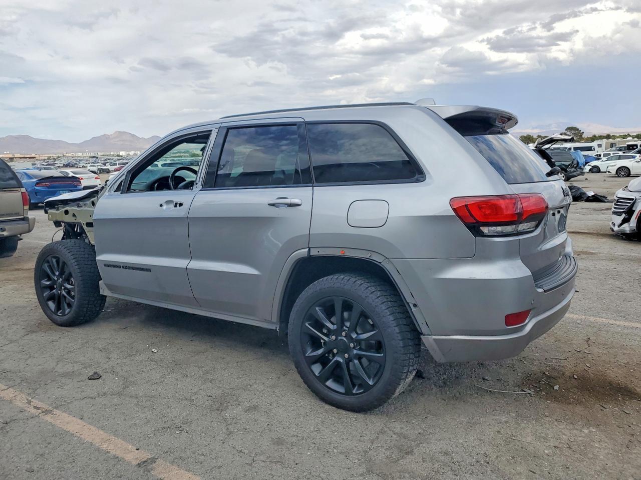 2021 Jeep Grand Cherokee Laredo - Фото 2