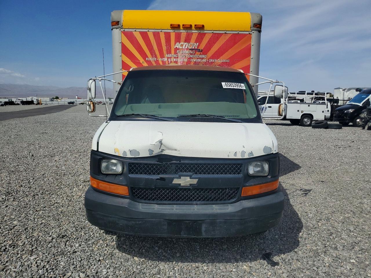 2004 Chevrolet Express Box Truck - Фото 5