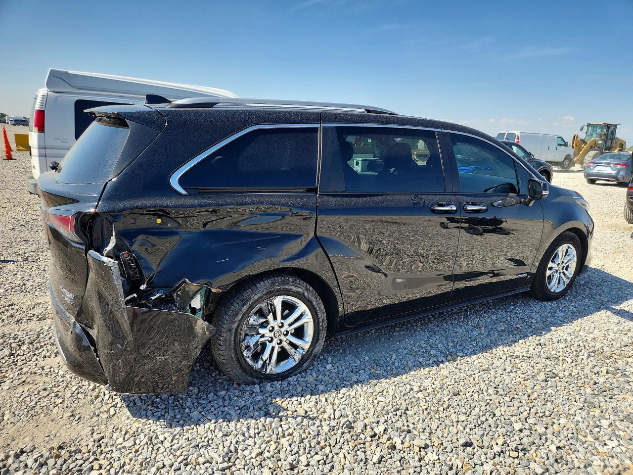 2021 Toyota Sienna Platinum 7-Passenger - Фото 3