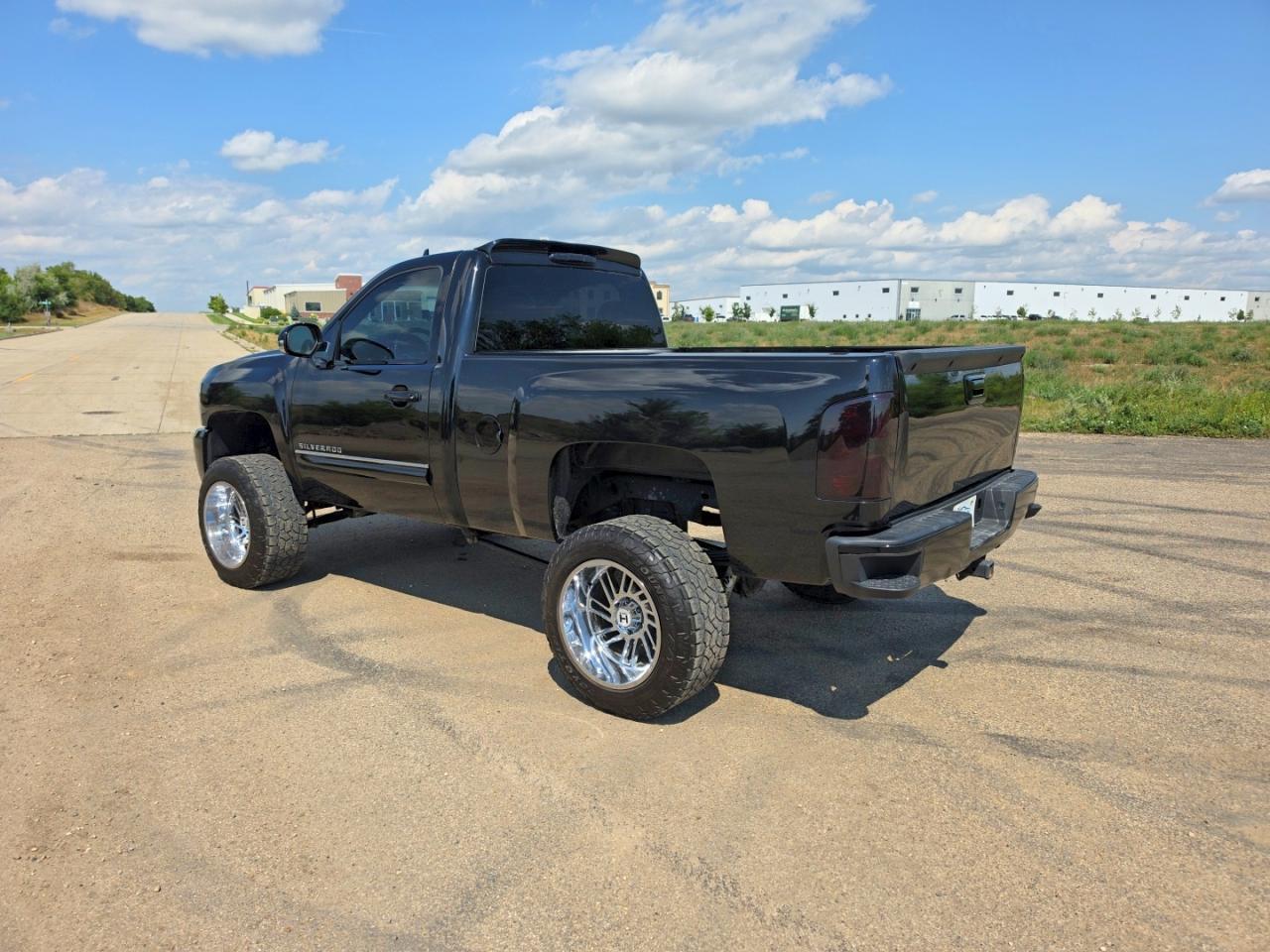 2007 Chevrolet Silverado K1500 - Image 3