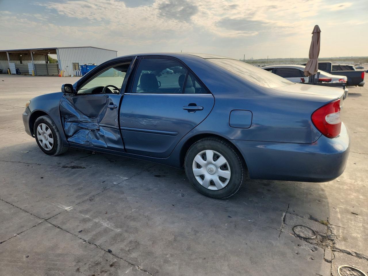 2003 Toyota Camry Le - Фото 2