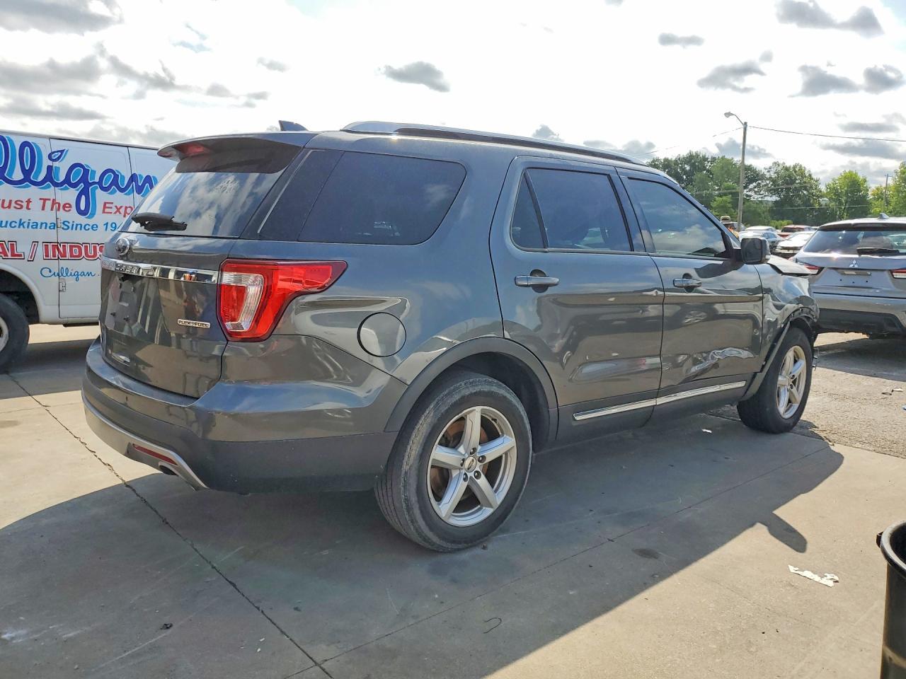 2016 Ford Explorer Xlt - Фото 3