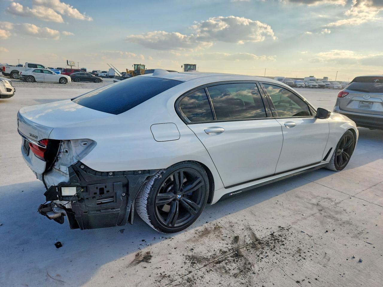 2019 BMW 750 I - Фото 3