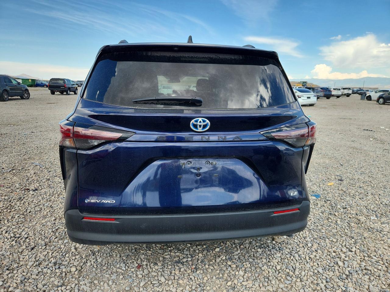2025 Toyota Sienna Le 8-Passenger - Image 6
