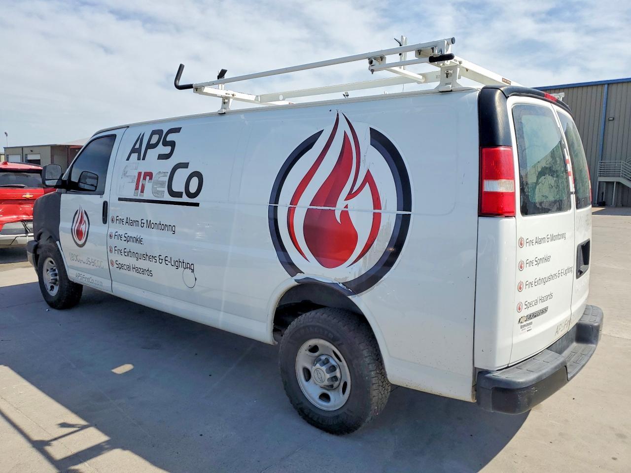2017 Chevrolet Express G2500 - Фото 2