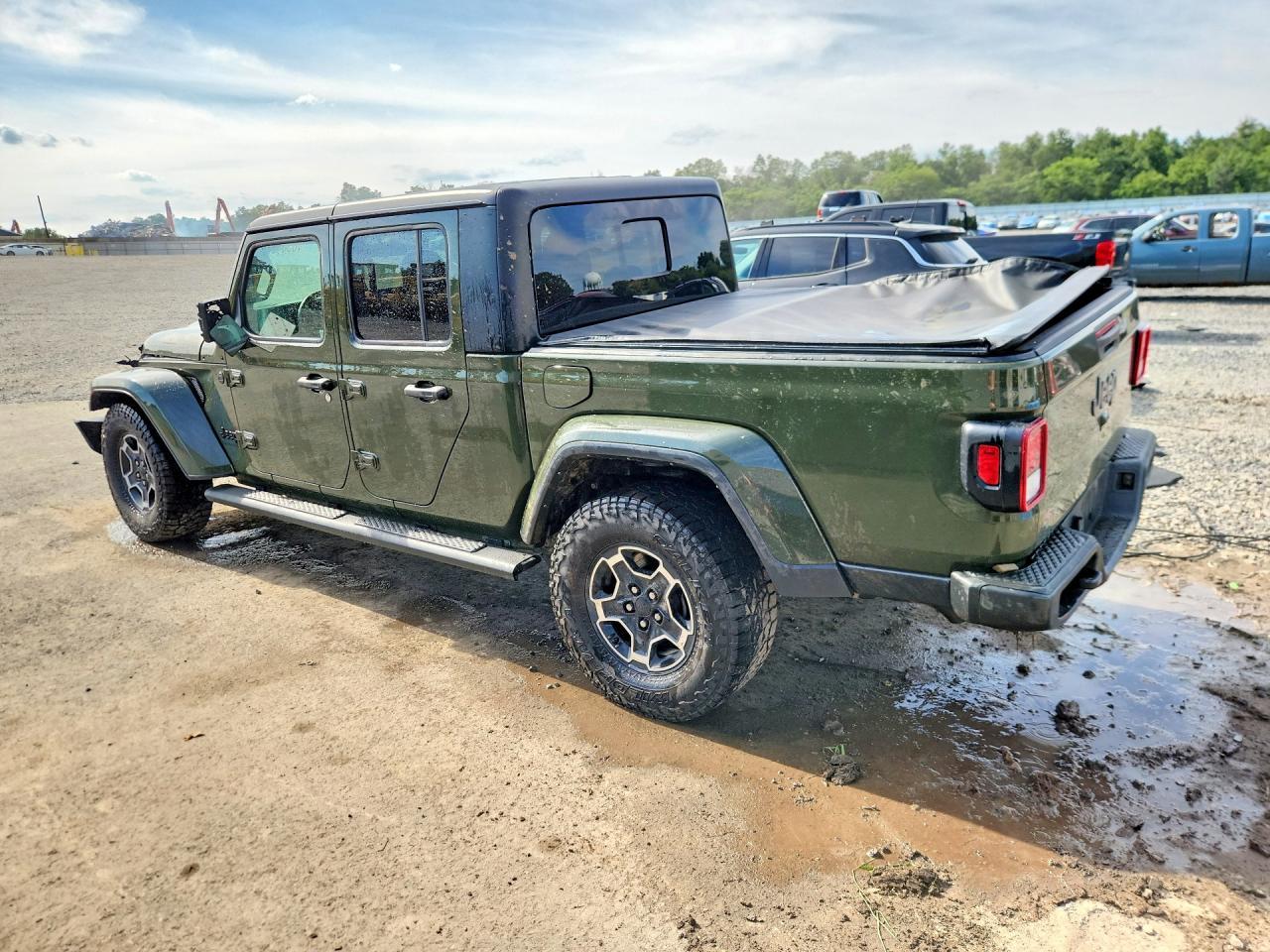 2022 Jeep Gladiator Sport - Image 2