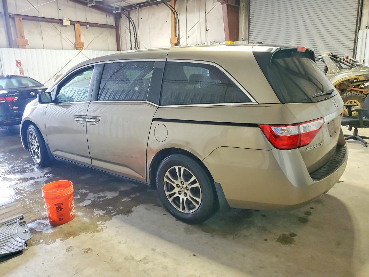 2011 Honda Odyssey Exl - Image 2