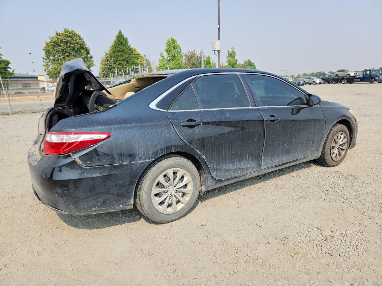 2015 Toyota Camry Le - Фото 3