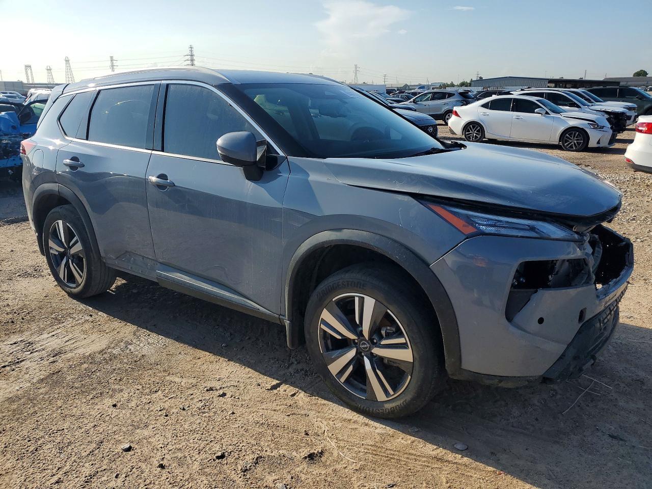 2025 Nissan Rogue Sl - Image 4
