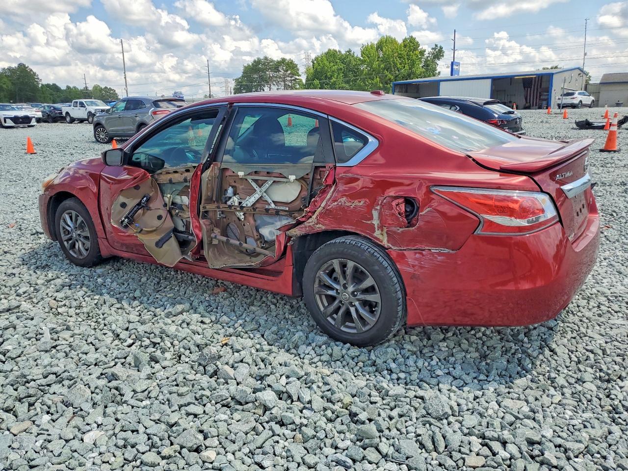 2015 Nissan Altima 2.5 S - Фото 2