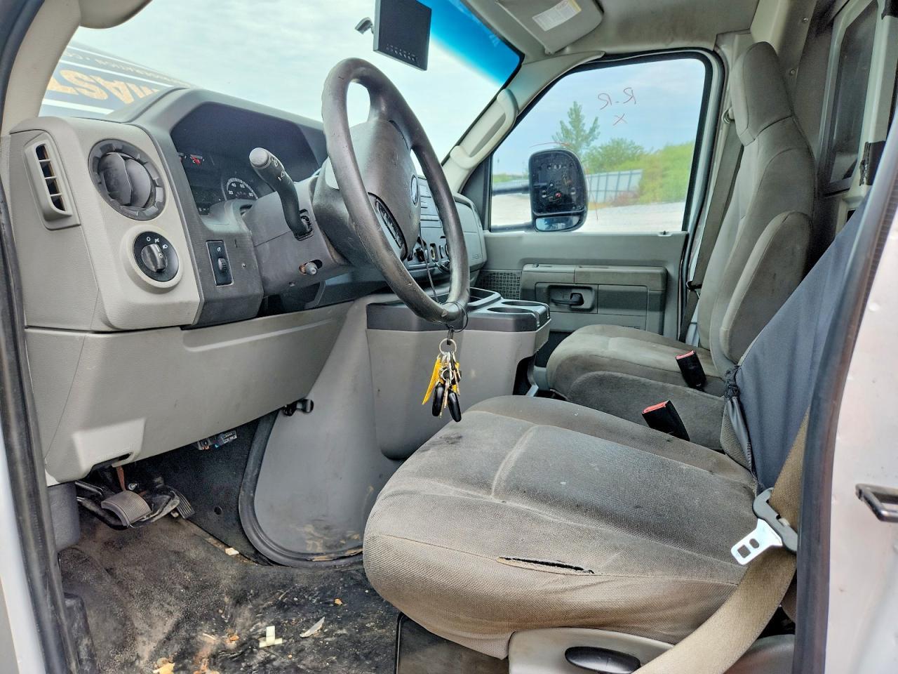 2018 Ford Econoline E350 Super Duty Cutaway Van - Фото 7