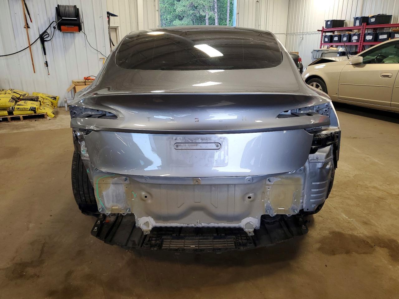 2025 Tesla Model 3 - Фото 6