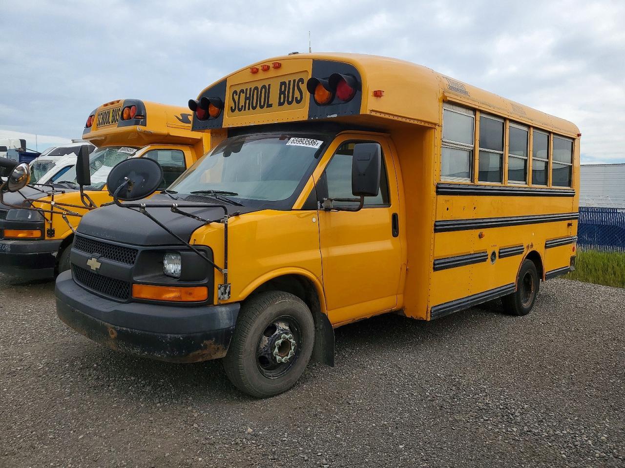2011 Chevrolet Express School Bus - Фото 2