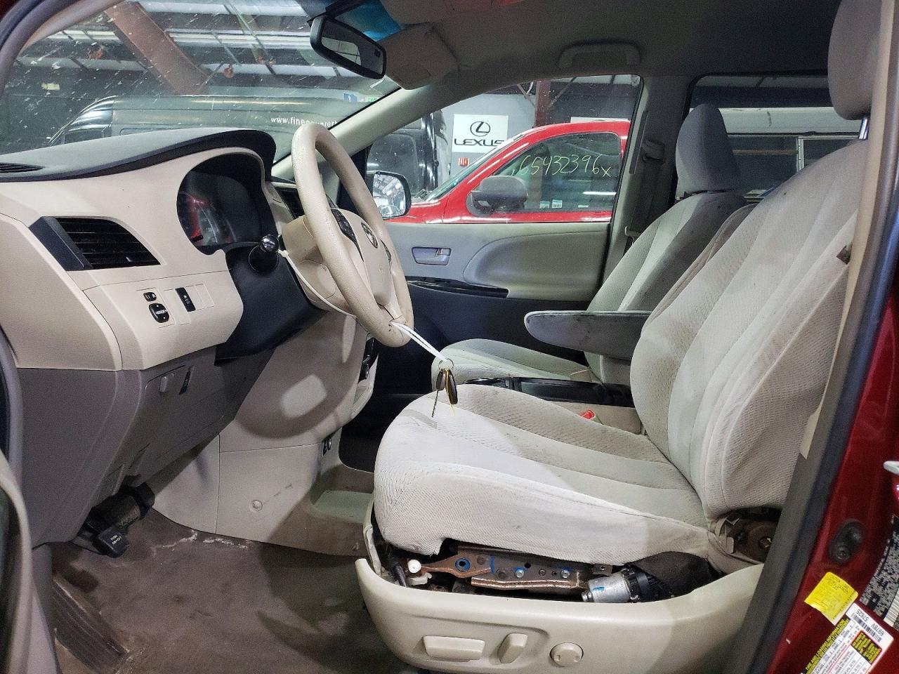2011 Toyota Sienna Le - Image 7