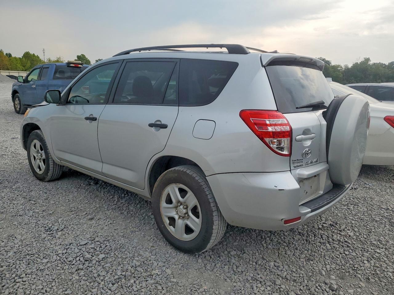 2010 Toyota Rav4 Base - Фото 2