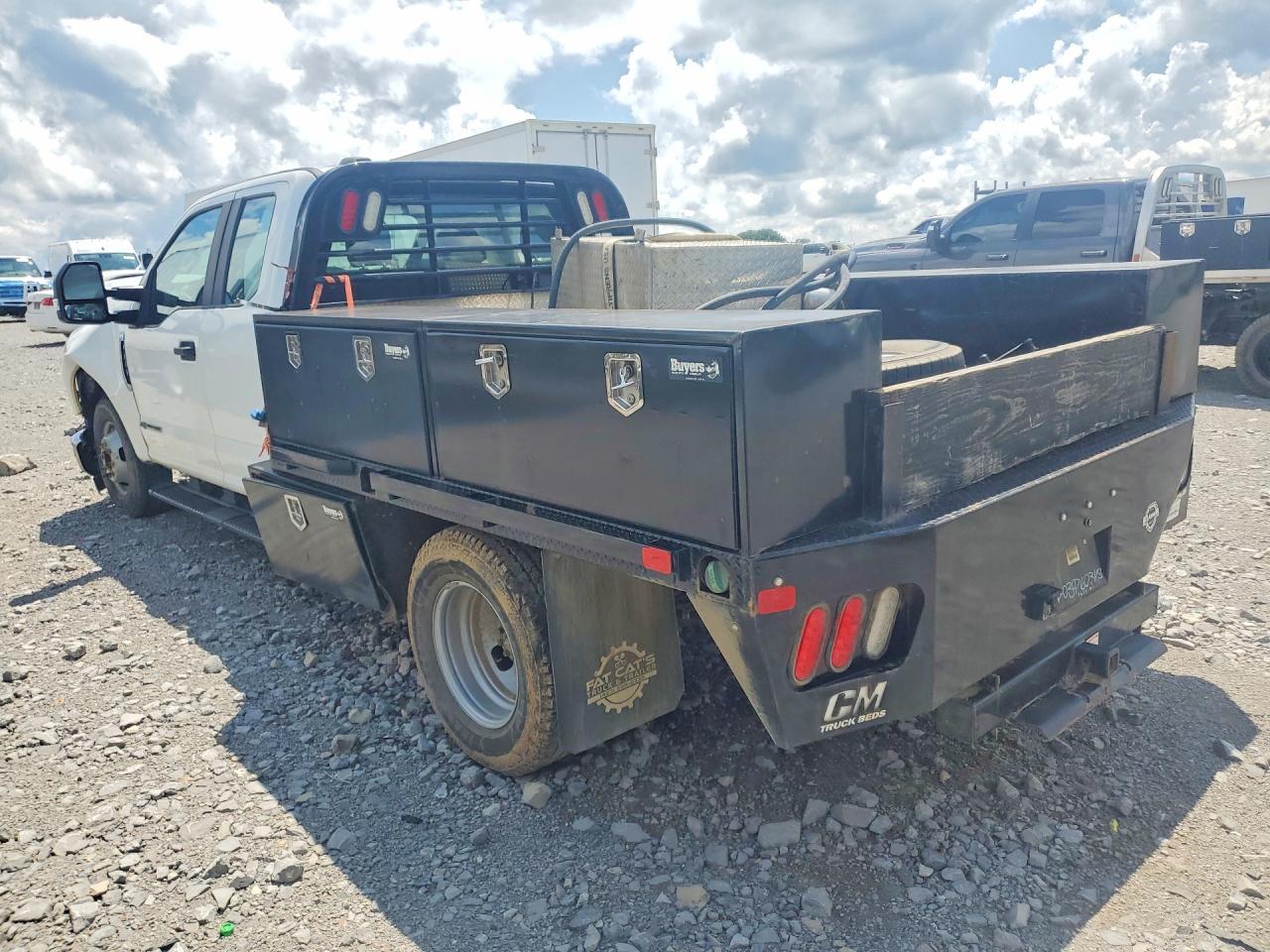 2022 Ford F350 Super Duty - Image 2